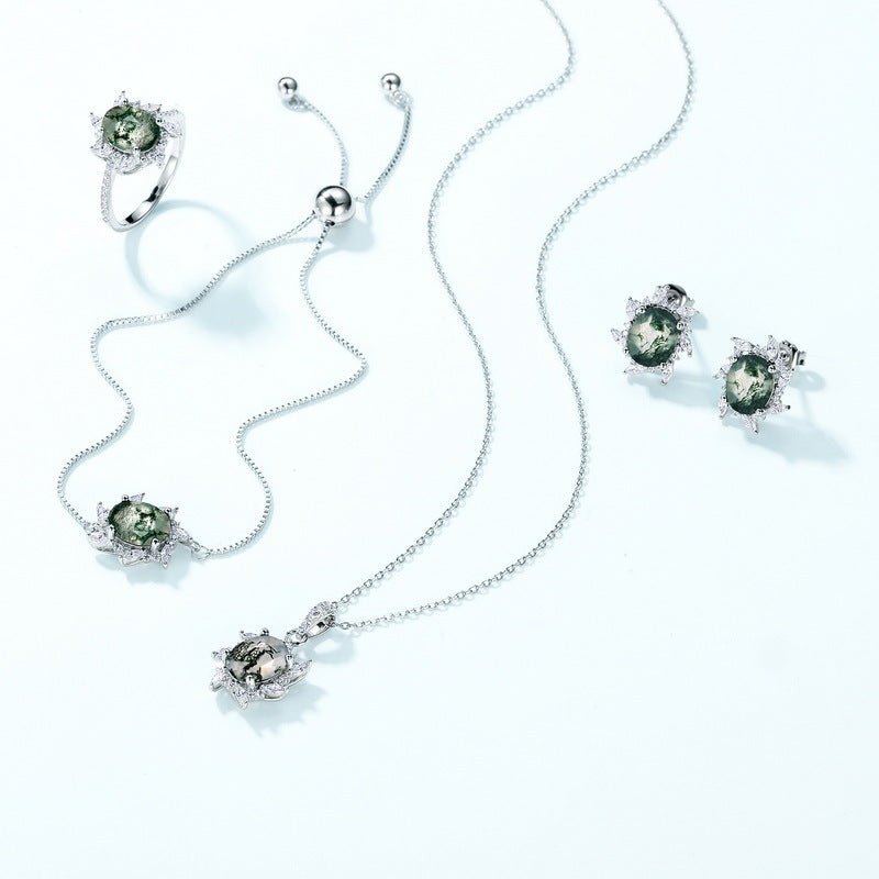Oval Green Moss Agate Necklace in 925 Silver | Diamond-Cut Pendant