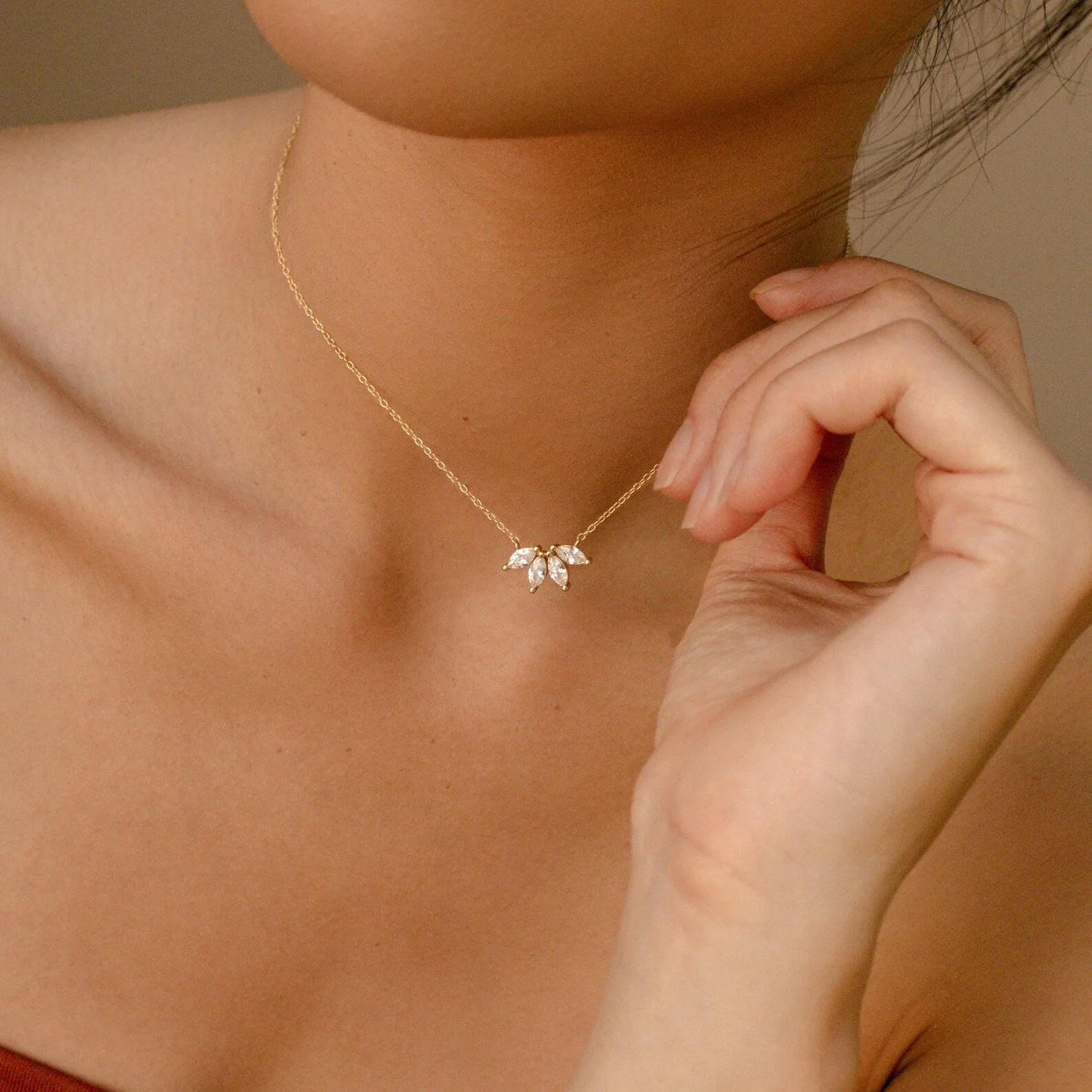 Marquise Flower Petal Necklace – Elegant Bridesmaid & Mom Gift