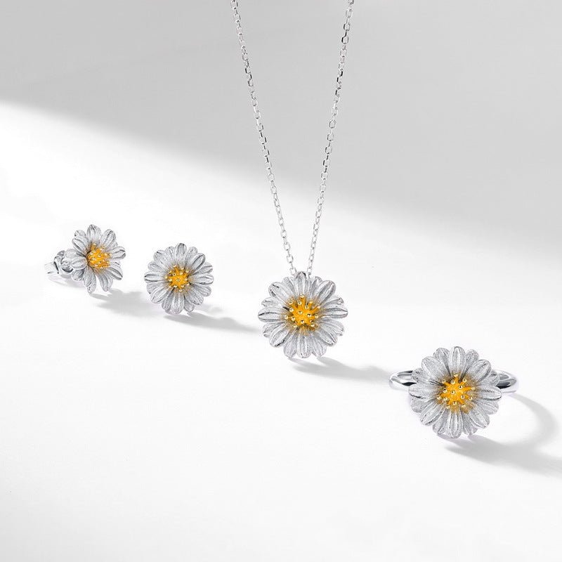 Vintage Daisy Pendant Necklace - Italian Brush Finish, 925 Silver Gold Plated