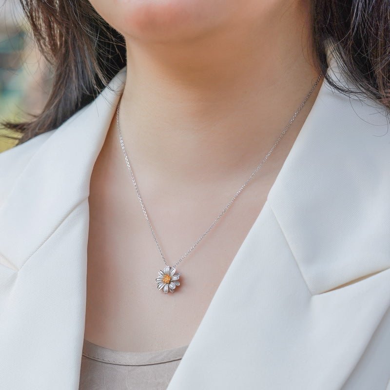 Vintage Daisy Pendant Necklace - Italian Brush Finish, 925 Silver Gold Plated